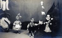Draamateater: ā€Varastatud unenĆ¤guā€¯ (G. HelbemĆ¤e, 1938). Stseen lavastusest (2).