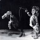 Noorsooteater: “Puunukk seikleb” (H. Vaag, 1947). Nukud vasakult) Eesel-Truffaldino (R. Kuremaa), Tsirkuse direktor (A. Kivirähk).