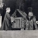Draamateater: “Ivan, talupoja poeg” (B. SudaruÅkin, 1950). Stseen lavastusest. Vasakul Ivan (F. Veike v R. Kuremaa), paremal Kirjutaja (R. Kuremaa v E. Padrik).