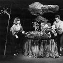 ERN: “Meie majas” (R. Pillot, 1983). Stseen lavastusest: (vasakult) P. Sikkel, T. Raadik. /Foto: A. Tenno/