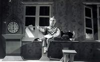 Draamateater: ā€Vahva rĆ¤tsepā€¯ (L. Tui, 1941). Stseen lavastusest.