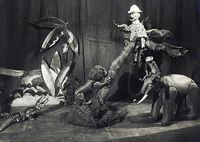 Draamateater: ā€Laevapoiss Paukaā€¯ (E. Tammlaan, 1941). Stseen lavastusest (1).