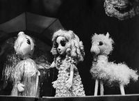 ERN: ā€Åhuloss Pilvemaalā€¯ (H. MĆ¤nd, 1977). Nukud vasakult: Vihmamemm (Ć. Ilus), Printsess (K. Urvet), Pilvetall (E. Selirand).